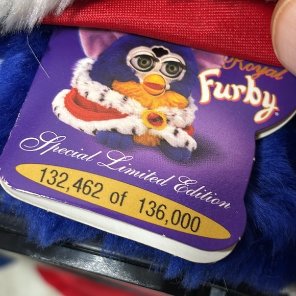 Rare Furby - "Your Royal Majesty" 1998 Special Limited Edition (Purple Eyes) - Picture 6 of 7